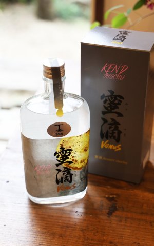 画像1: [芋焼酎]　蜜滴デザート焼酎　蜜滴 Venus ミツテキ ビーナス　/牛ノ根蒸留所　 25%　700ml　[化粧箱入]